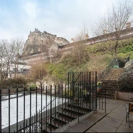 Charming 1 Bed Apartment With Castle View Единбург Екстериор снимка
