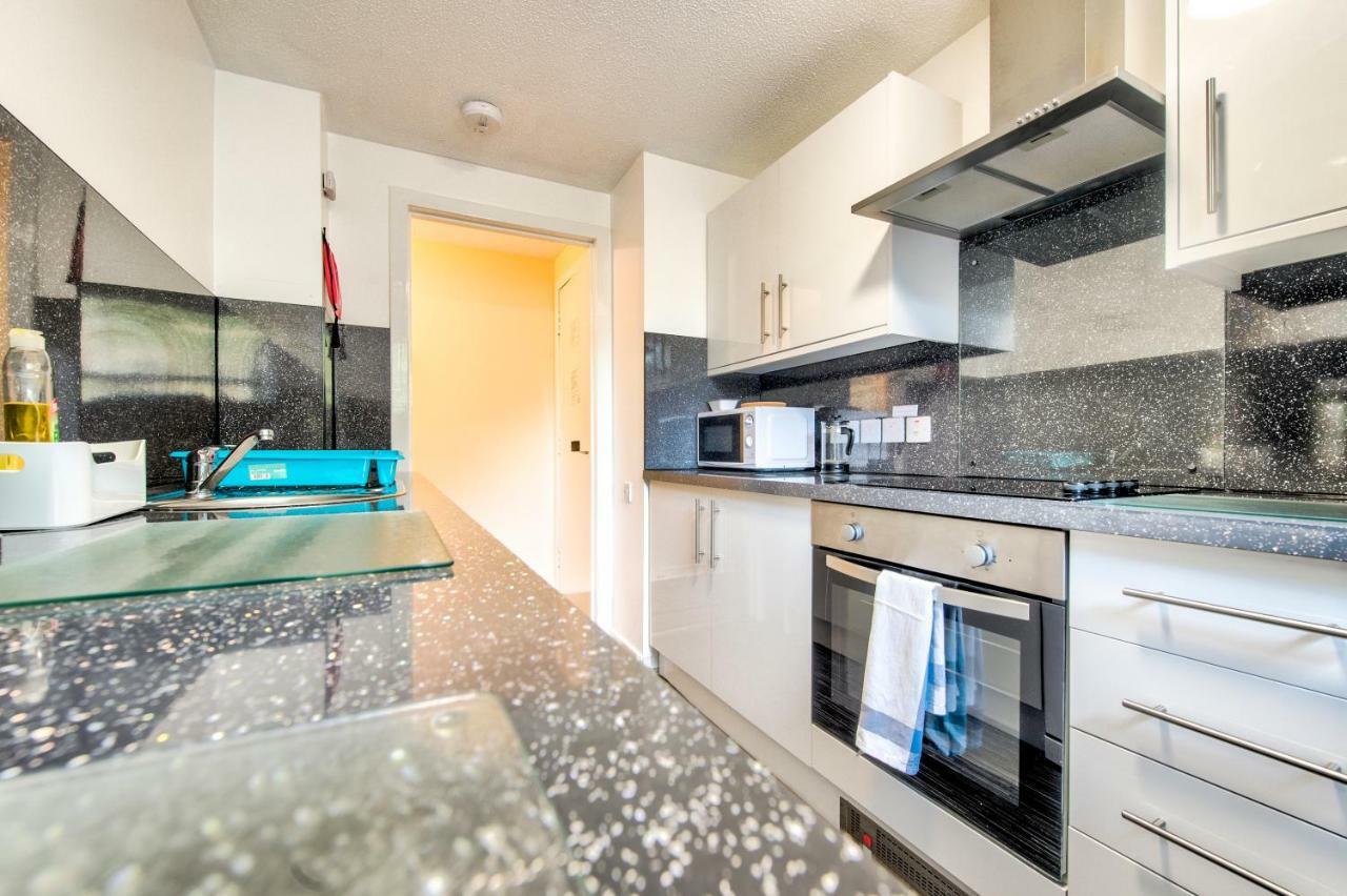 Charming 1 Bed Apartment With Castle View Единбург Екстериор снимка